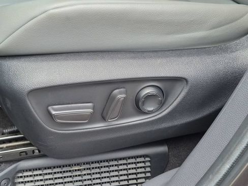 Used 2024 Toyota Sienna XLE FWD image 18