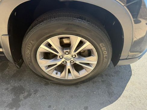 Used 2015 Toyota Highlander XLE image 10