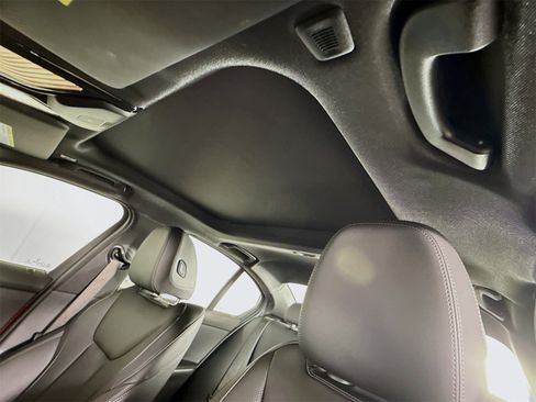 Used 2025 BMW 330i Sedan w/ M Sport Package image 23