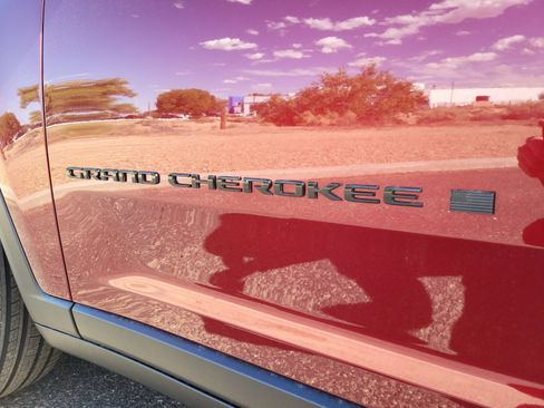 New 2025 Jeep Grand Cherokee L Limited w/ Black Appearance Package image 23