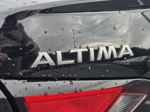 Used 2025 Nissan Altima 2.5 SV FWD image 13