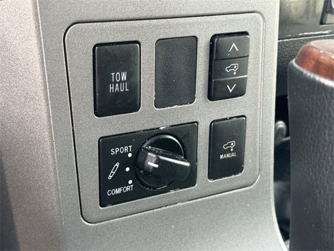 Used 2016 Toyota Sequoia Platinum image 17