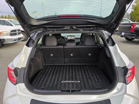 Used 2021 Toyota Corolla Hatchback image 11