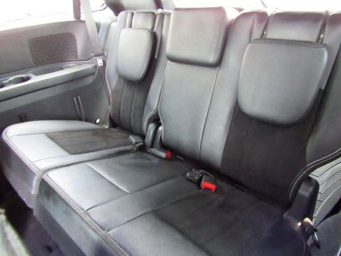Used 2015 Dodge Grand Caravan SXT FWD image 37