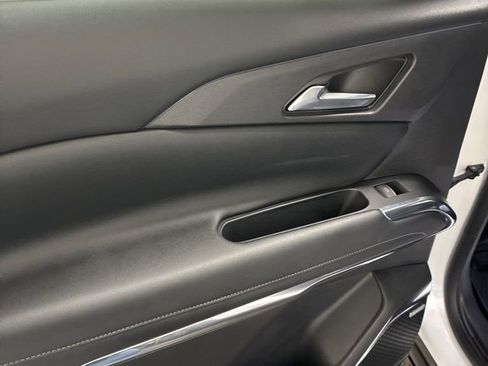 Used 2025 Chevrolet Traverse High Country image 24