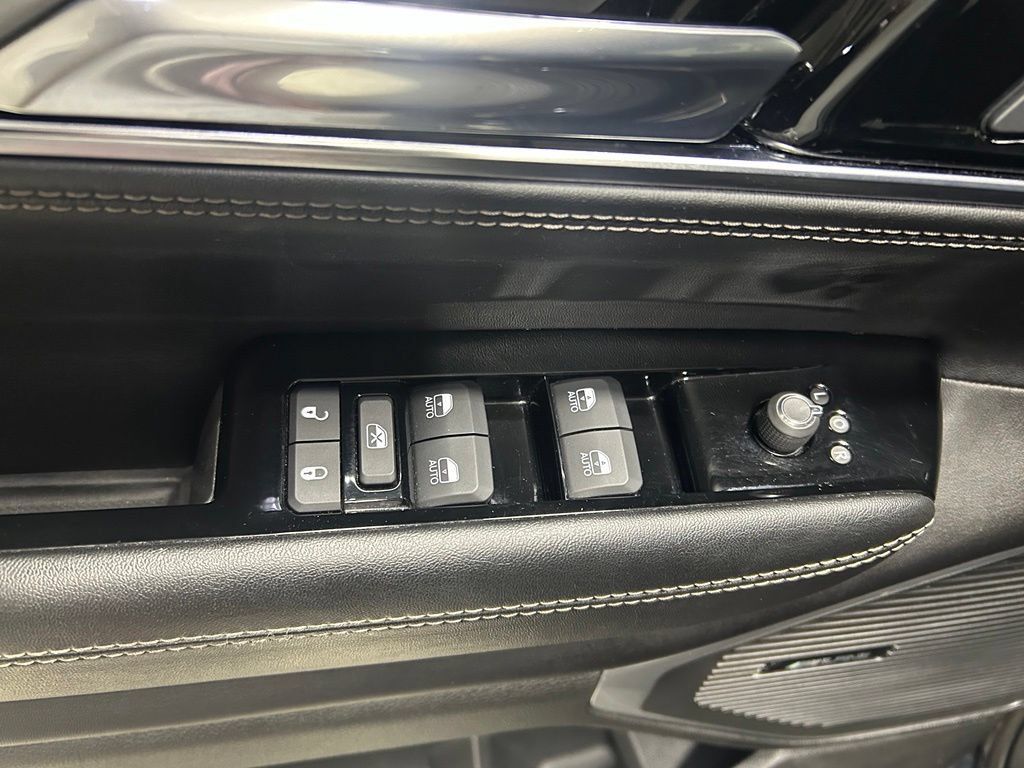 Used 2023 Jeep Wagoneer Series II AWD/4WD image 12