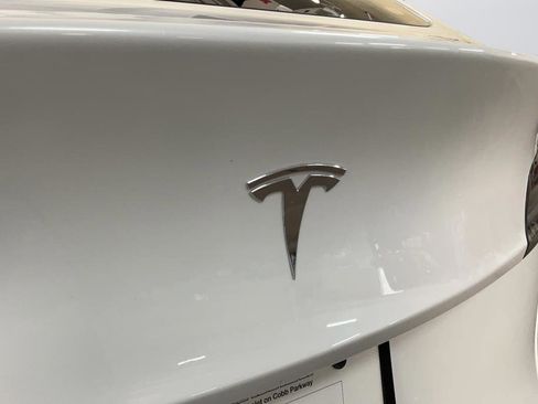 Used 2024 Tesla Model Y Long Range RWD image 27