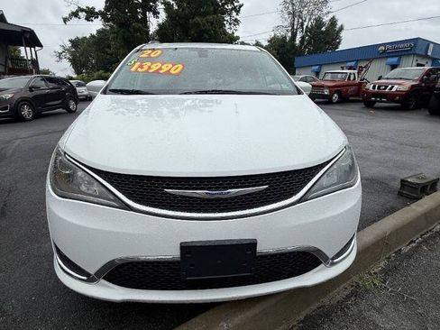 Used 2020 Chrysler Pacifica Touring-L FWD image 5