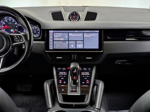 Used 2019 Porsche Cayenne image 24