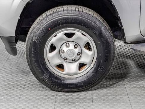 Used 2017 Toyota Tacoma SR5 RWD image 34