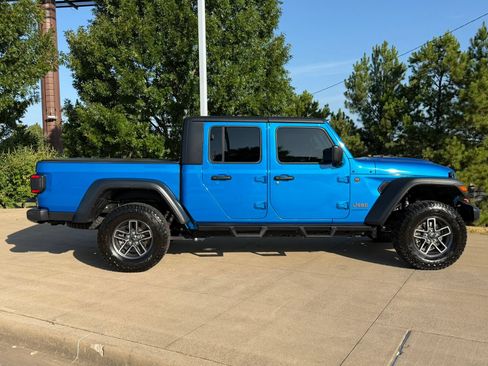 Used 2024 Jeep Gladiator Mojave AWD/4WD image 7