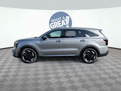 Certified 2025 Kia Sorento EX w/ EX Panoramic Sunroof Package image 3