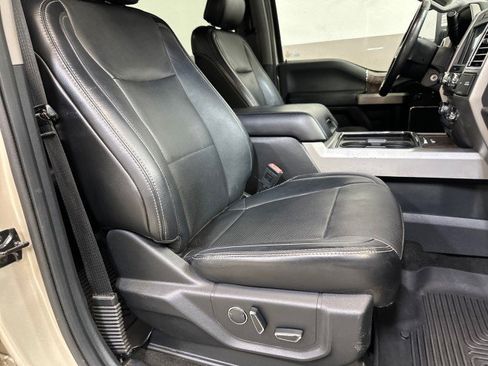 Used 2017 Ford F250 Lariat w/ Chrome Package image 51