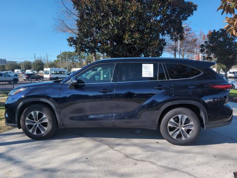 Certified 2021 Toyota Highlander XLE image 7