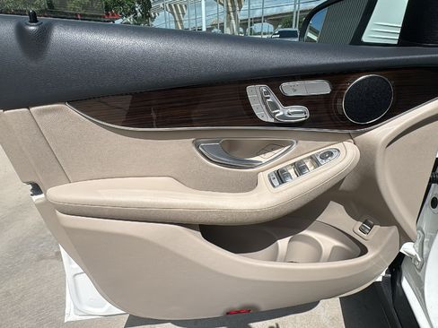 Used 2022 Mercedes-Benz GLC 300 image 12