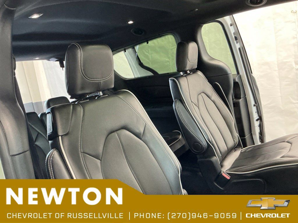 Used 2025 Chrysler Pacifica Limited FWD image 21