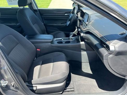 Used 2025 Nissan Altima 2.5 SV FWD image 15