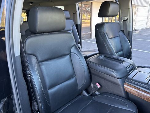 Used 2015 Chevrolet Suburban LTZ RWD image 38