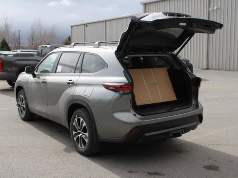 New 2026 Toyota Highlander XLE image 7