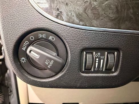 Used 2015 Chrysler Town & Country Touring-L w/ Driver Convenience Group FWD image 20