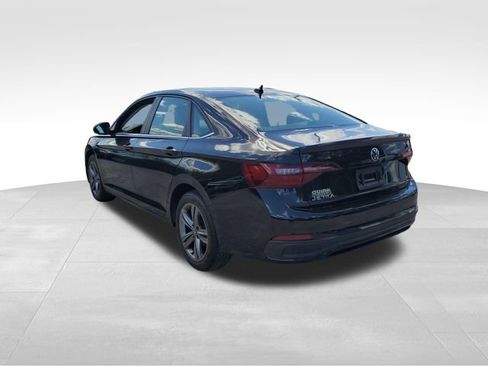 Used 2023 Volkswagen Jetta SE w/ Panoramic Sunroof Package FWD image 6