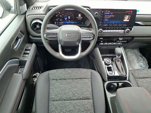 New 2025 Chevrolet Colorado Z71 image 2