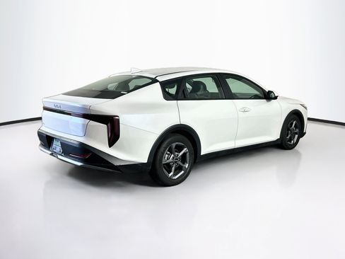 Used 2025 Kia K4 FWD image 9