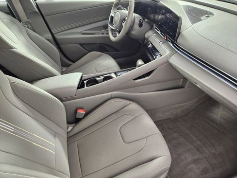 Certified 2025 Hyundai Elantra SEL FWD image 14