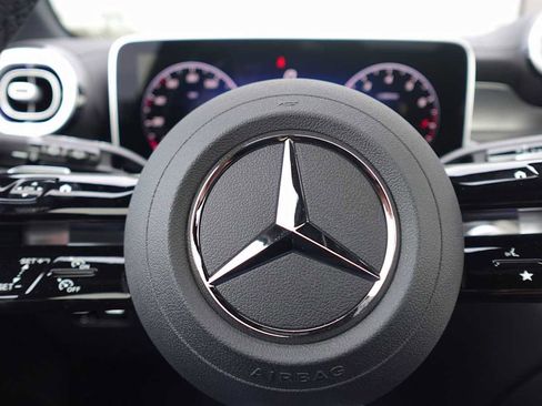 Used 2026 Mercedes-Benz GLC 300 4MATIC image 26