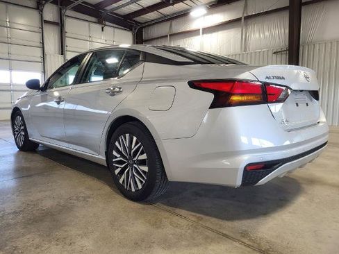 Used 2024 Nissan Altima 2.5 SV image 3