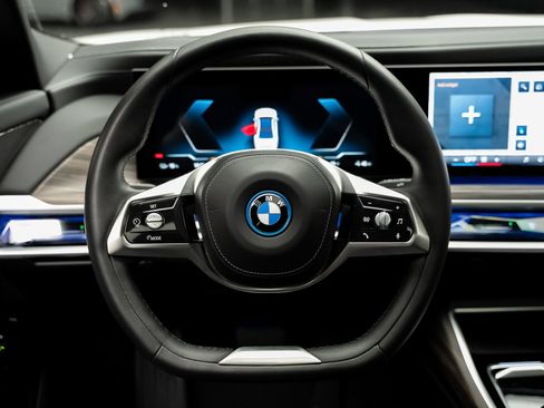 Used 2023 BMW i7 xDrive60 AWD/4WD image 43
