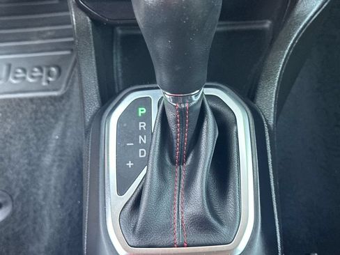 Used 2023 Jeep Renegade Trailhawk AWD/4WD image 27