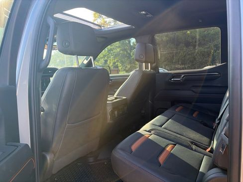 Used 2023 GMC Sierra 1500 AT4 w/ Technology Package AWD/4WD image 4