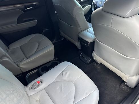 Used 2021 Toyota Highlander Platinum AWD/4WD image 32