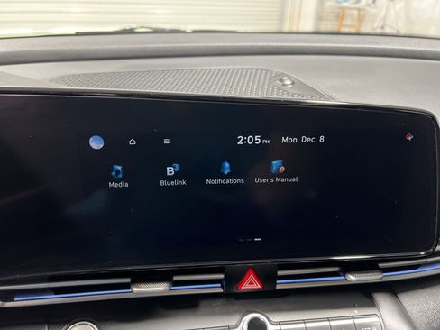 Used 2025 Hyundai Elantra SEL image 32