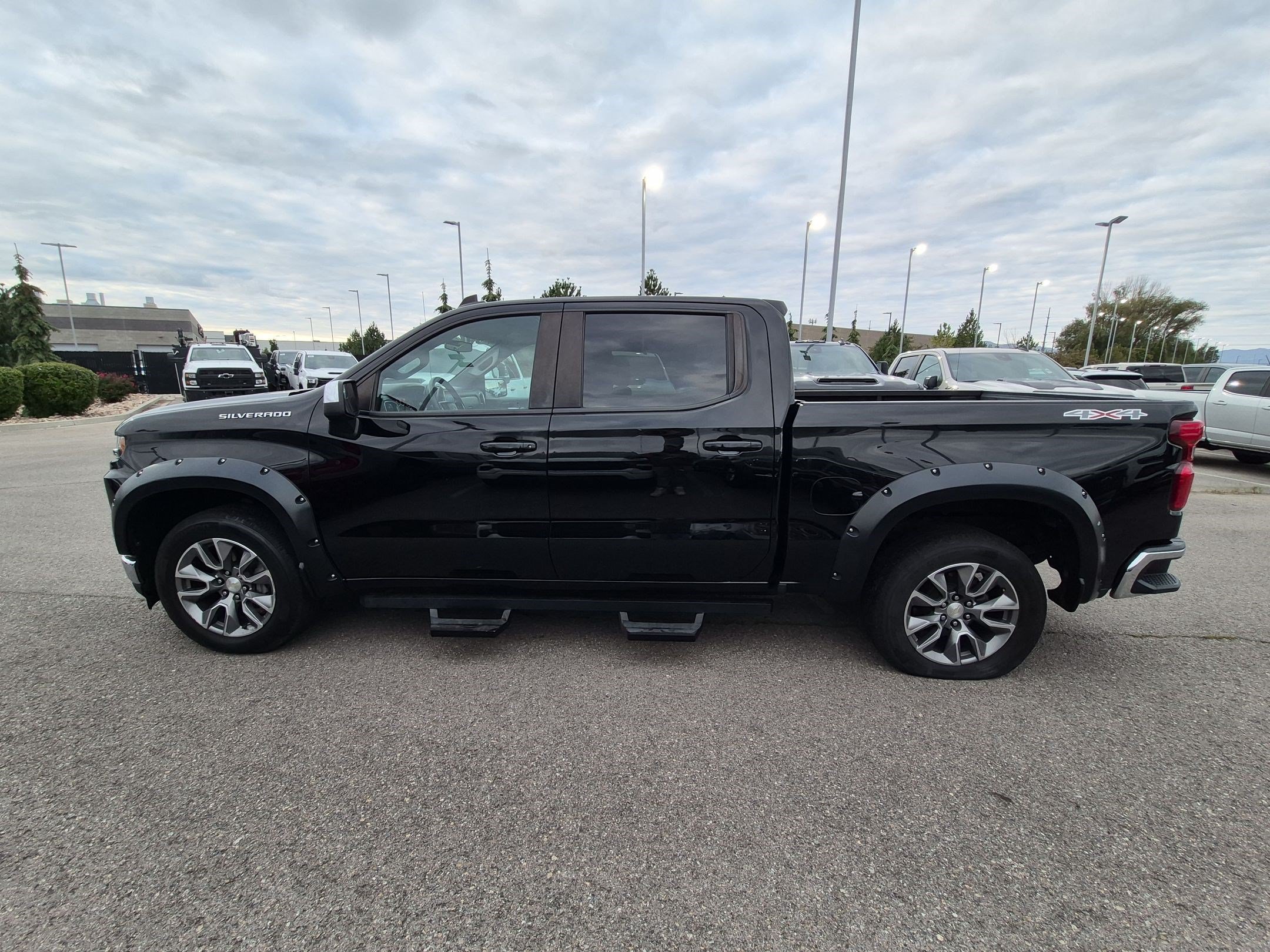 Used 2020 Chevrolet Silverado 1500 LT AWD/4WD image 7