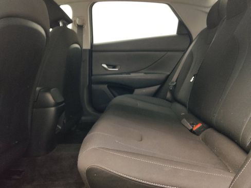 Used 2025 Hyundai Elantra SE image 18