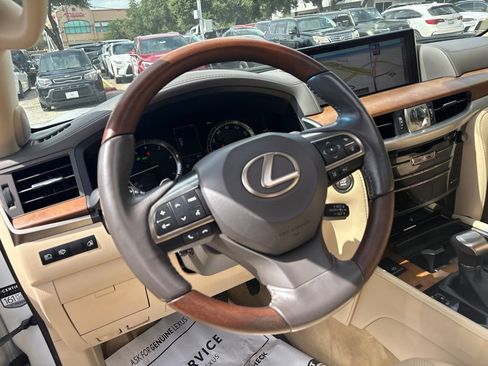 Used 2019 Lexus LX 570 4WD w/ Luxury Package image 11