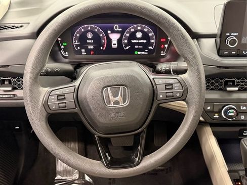 Certified 2025 Honda Accord SE image 29