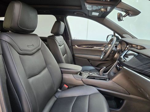 Used 2023 Cadillac XT6 Premium Luxury w/ Technology Package FWD image 31
