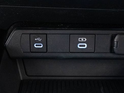 Certified 2025 Toyota Prius XLE FWD image 26