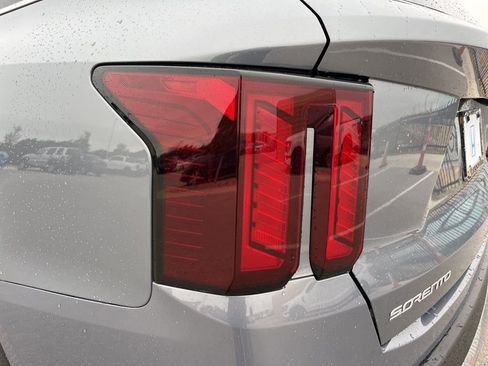 Used 2024 Kia Sorento S w/ Panoramic Sunroof Package image 7