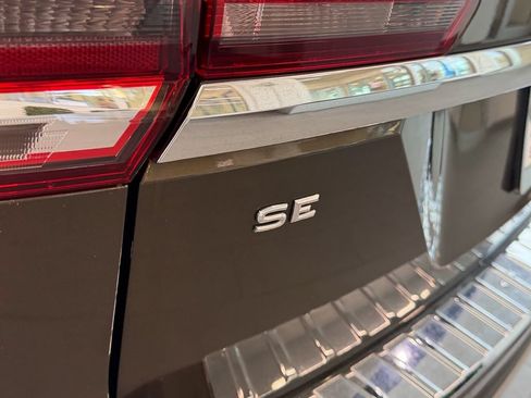 Used 2019 Volkswagen Atlas SE w/ Towing Package FWD image 12