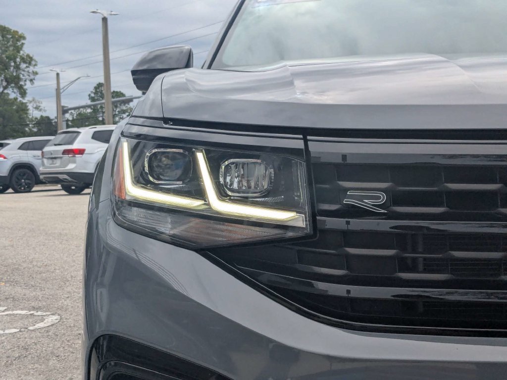 Certified 2023 Volkswagen Atlas Cross Sport SEL R-Line AWD/4WD image 10