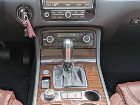 Used 2015 Volkswagen Touareg TDI AWD/4WD image 20