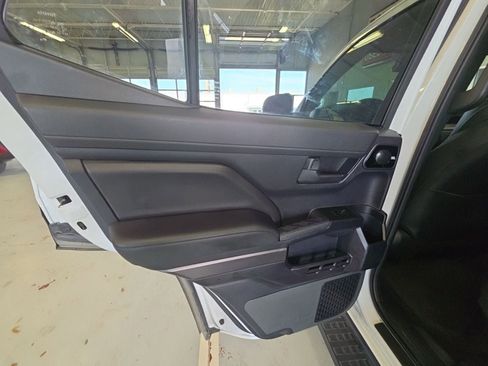 Used 2025 Toyota 4Runner TRD Off-Road Premium AWD/4WD image 11