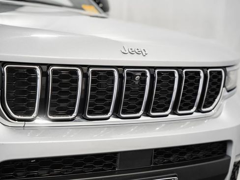 Used 2024 Jeep Grand Cherokee L Limited w/ Luxury Tech Group II image 13