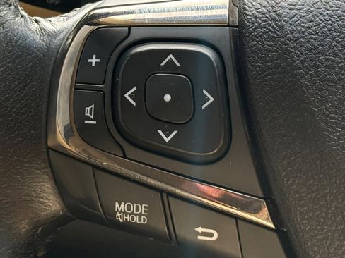 Used 2016 Toyota Avalon XLE Premium image 18