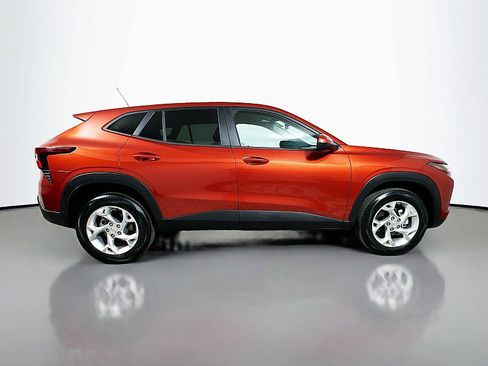 Used 2024 Chevrolet Trax LS w/ LS Convenience Package FWD image 8