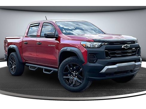 Used 2024 Chevrolet Colorado Trail Boss w/ Advanced Trailering Package AWD/4WD image 2